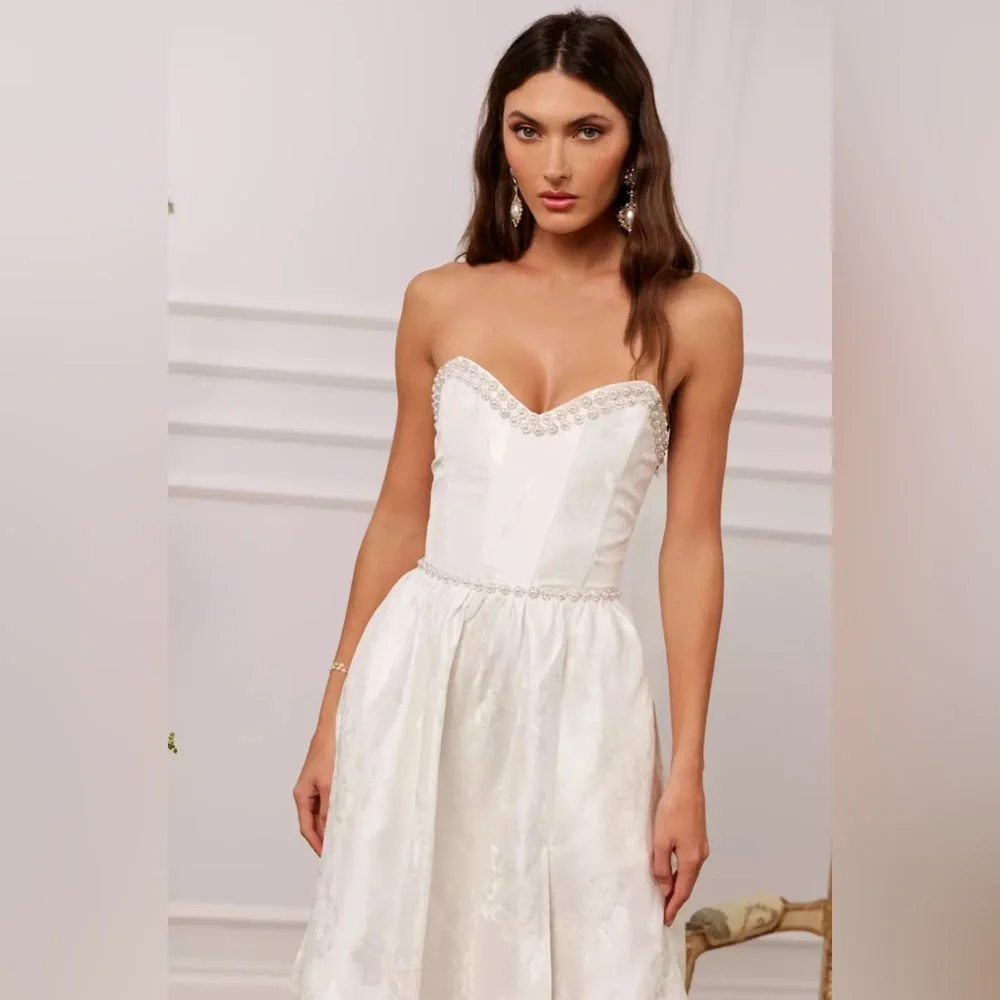 V. Chapman Strapless White Dress - Picture 4 of 15